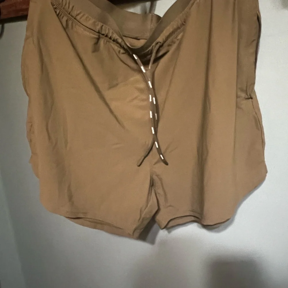 NWOT BALEAF Women's Hiking
Shorts 4" Never Worn - Picture 5 of 9